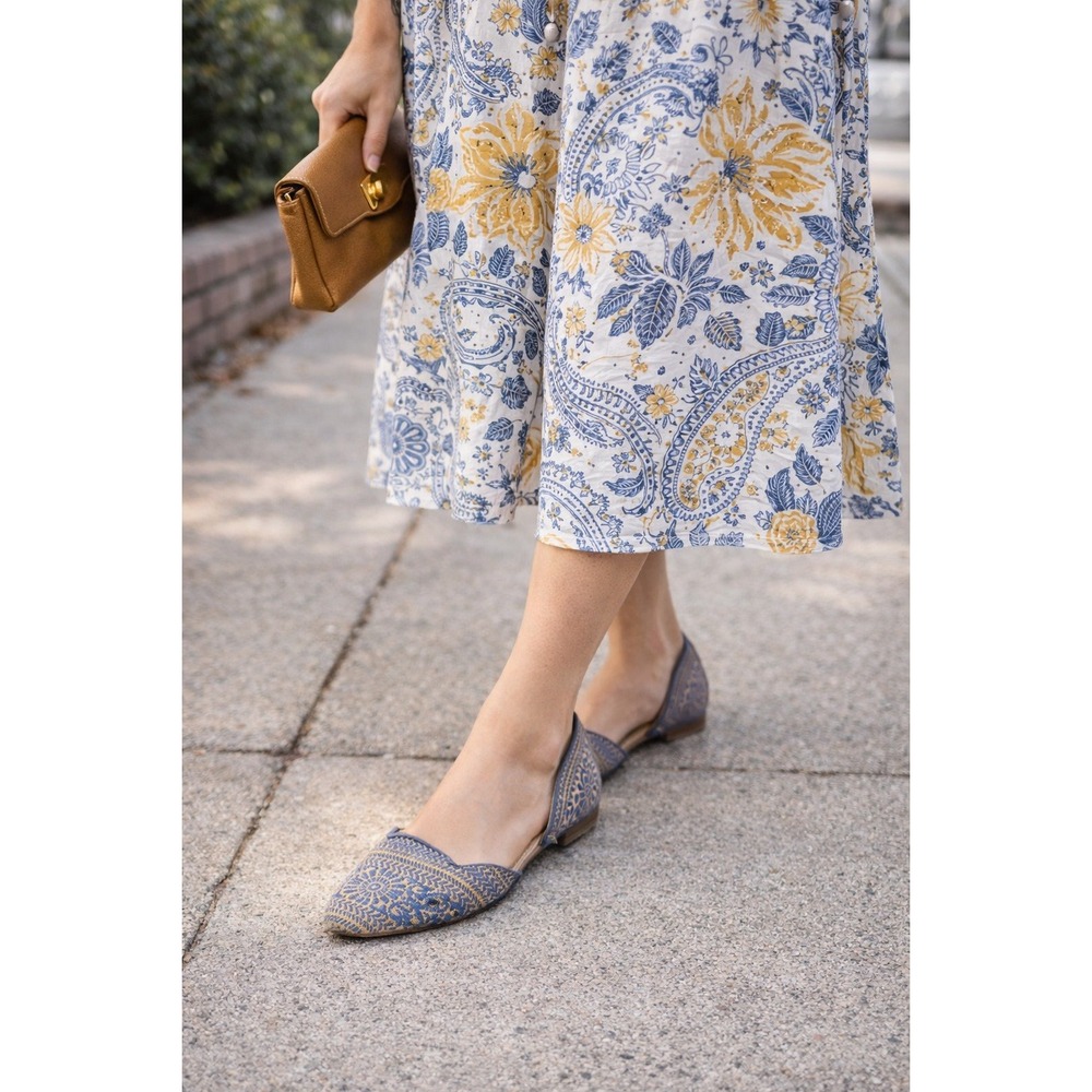Soft Surroundings Amelia Flats Pointed Toe Boho Medallion Blue Beige Size 7.5